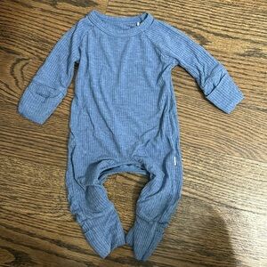 Blue Ribbed Crescent Zippy